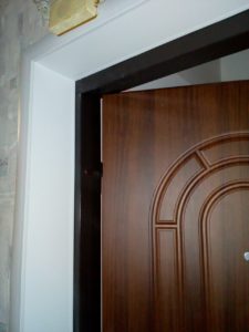 пластикові відкоси на двері опорядження дверних відкосів пластиком